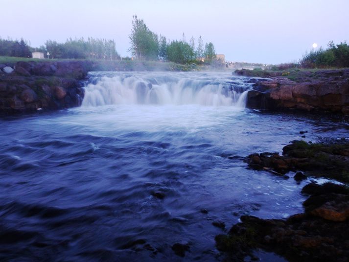 Sjávarfossinn, eitt helsta kennileiti Elliðaánna.