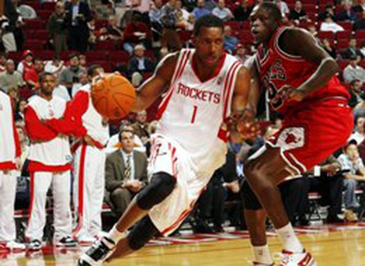 Tracy McGrady skoraði 16 af fyrstu 18 stigum Houston í nótt, og skoraði að vild þó Dallas hafi notað 6 mismunandi varnarmenn á hann