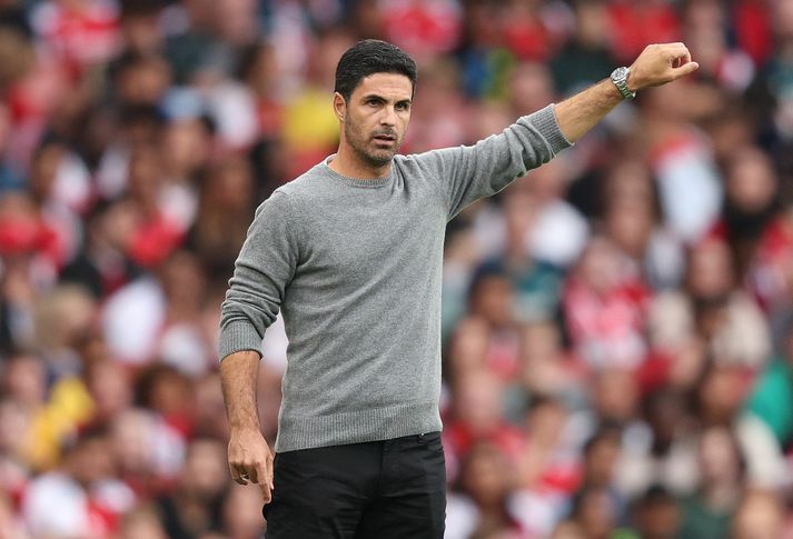 Mikel Arteta leitar allra leiða til að bæta lið Arsenal.