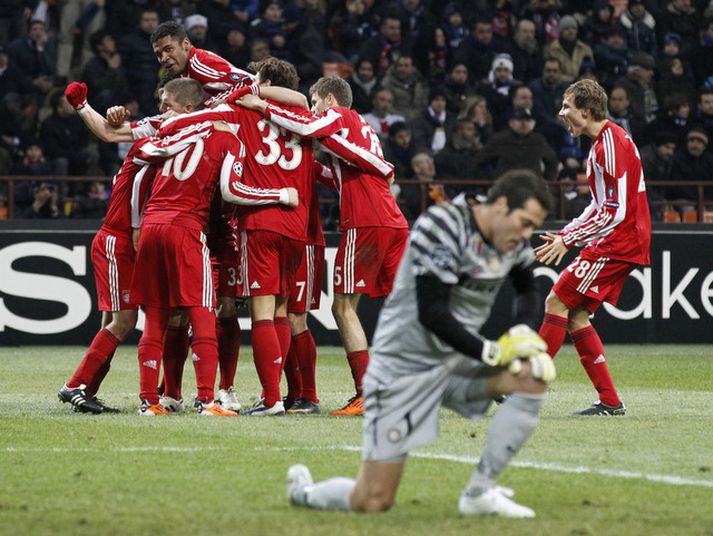 Bayern-menn fagna sigurmarkinu í gær.