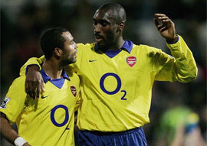 Sol Campbell verður í hjarta varnarinnar hjá Arsenal annað kvöld