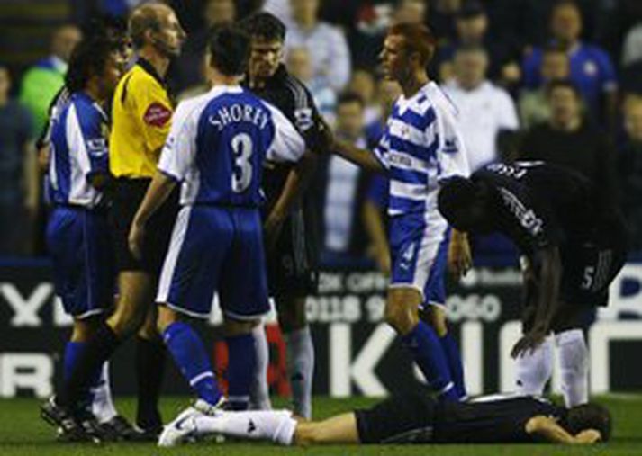 Leikur Reading og Chelsea í dag var nokkuð harður, en tvö rauð spjöld fóru á loft og Chelsea missti báða markverði sína í meiðsli