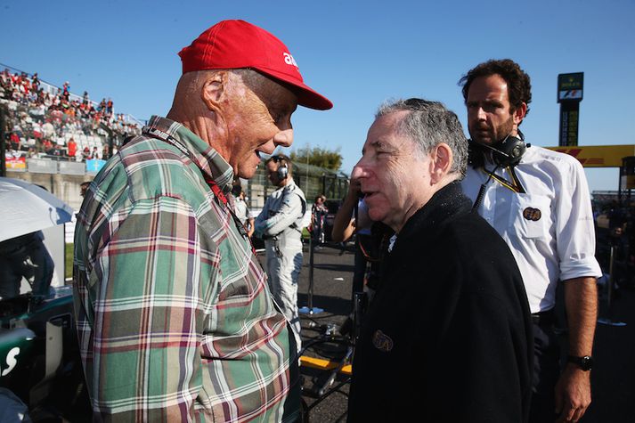 Niki Lauda og Jean Todt ræða málin.