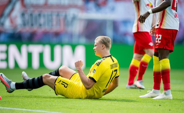 Erling Braut Haaland fagnar eftir að hafa komið Dortmund yfir gegn Leipzig.