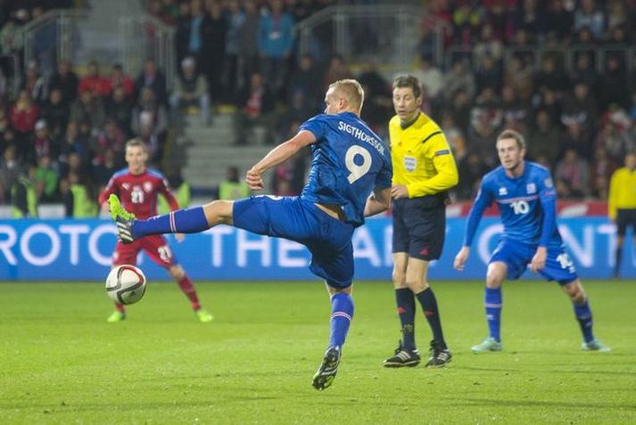 Kolbeinn Sigþórsson í baráttunni í Plzen í kvöld.