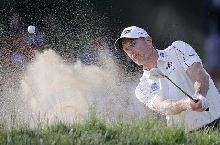 Jim Furyk er efstur fyrir lokadaginn á opna bandariska meistaramótinu ásamt Graeme McDowell frá Norður-Írlandi