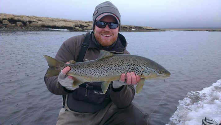 Stjáni Ben með fallegan urriða úr vorveiðnni í Víðidalsá í fyrra.