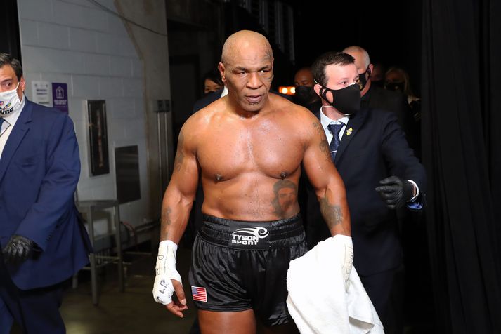 Mike Tyson sneri aftur í hringinn um helgina.