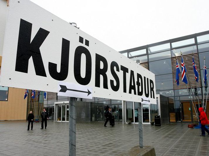 Sjö þúsund manns kusu í Laugardalshöll í utankjörfundaratkvæðisgreiðslu, og þrjú þúsund víðsvegar um land. 