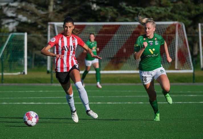 Birta Georgsdóttir sést hér til hægri en hún skoraði fyrsta mark Breiðabliks í gær.