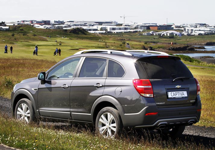 Chevrolet Captiva tæki nokkur golfsettin