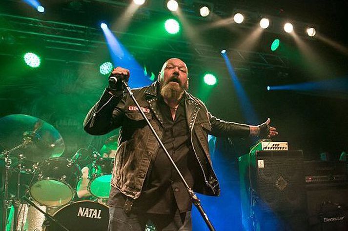 Paul Di'Anno á góðri stundu að spila árið 2013 á Hard Rock Festival í Wales.