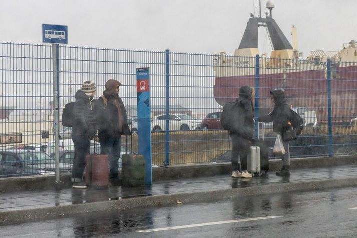 Spáð er að hiti verði á bilinu sjö til sextán stig í dag. Hlýjast verður fyrir norðan.