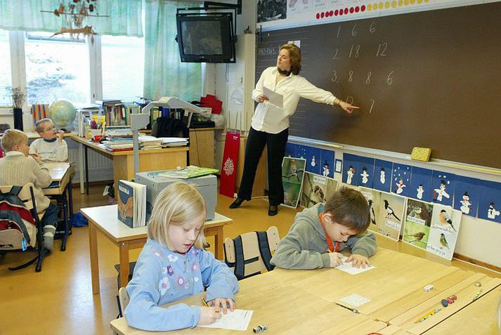 Stelpur sem voru harðar í þeirri afstöðu sinni að strákar væru góðir í stærðfræði en stelpur góðar í lestri voru talsvert