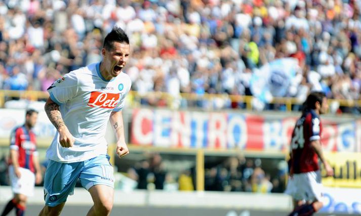 Marek Hamsik fagnar með Napoli.