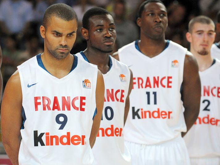 Tony Parker með félögum sínum í franska landsliðinu.