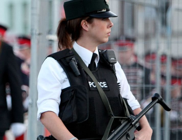 Lögreglumaður í Armagh. Mynd/ AFP.