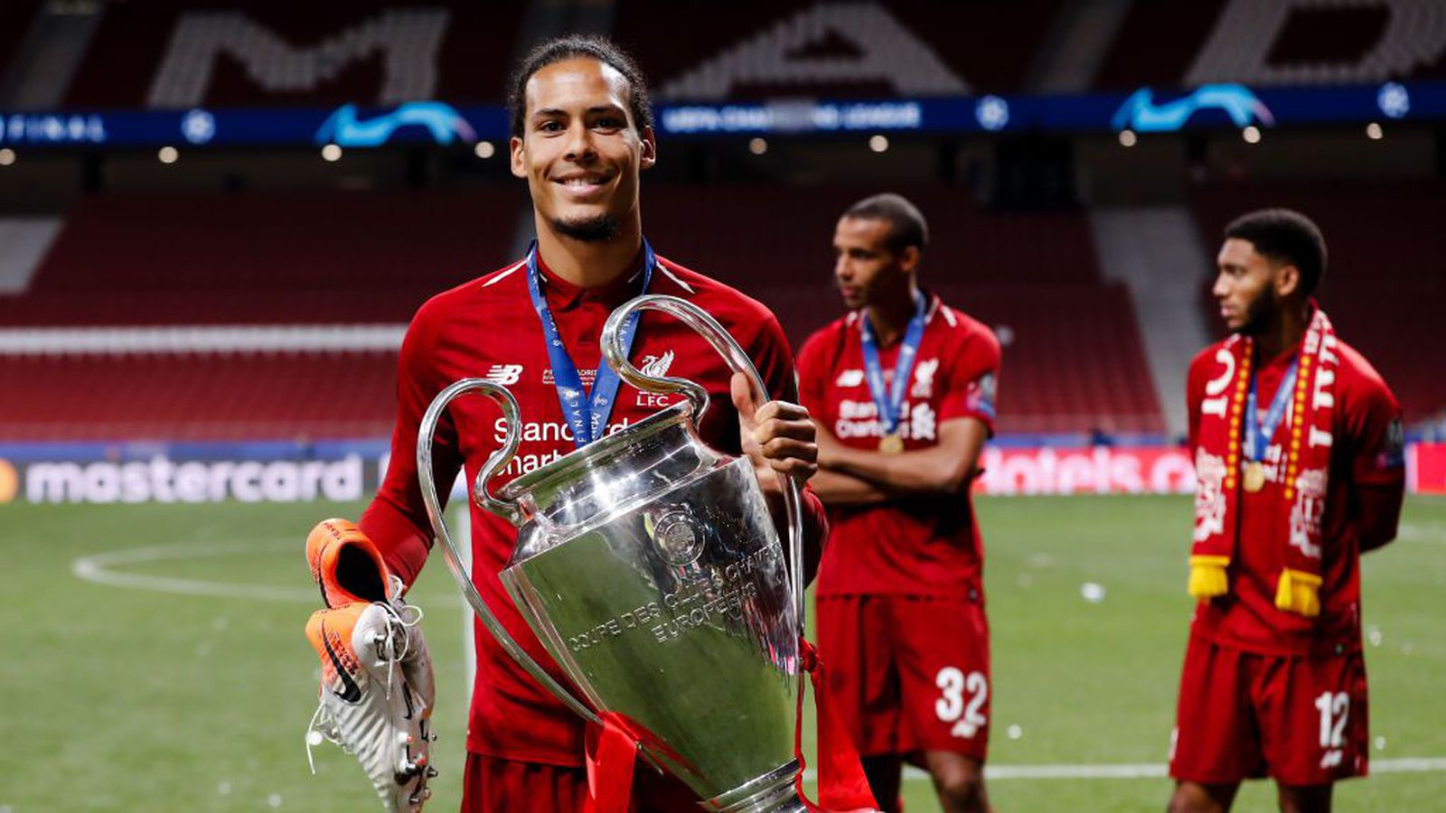 Van dijk. Вирджил Ван Дейк 2019. Вирджил Ван Дейк Ливерпуль. Ван Дейк футболист Ливерпуль. Вирджил Ван Дейк футболист лига чемпионов.