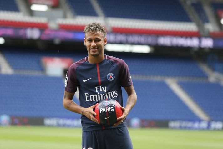 Neymar fær líklegast fyrstu mínútur sínar í PSG-treyjunni um helgina.