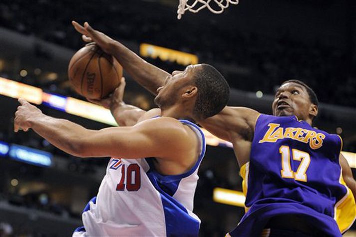 Andrew Bynum (17) fór á kostum í liði Lakers í nótt