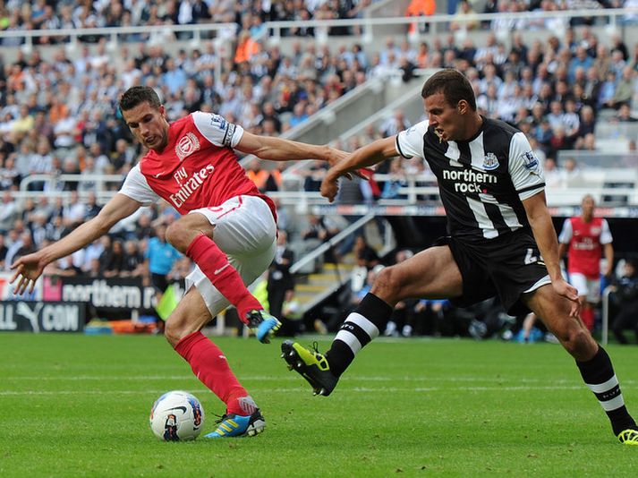 Robin van Persie var fyrirliði á móti Newcastle um síðustu helgi.