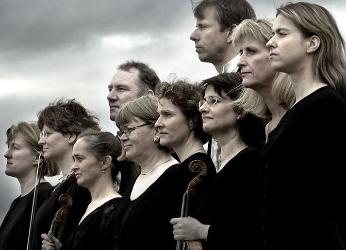 Sinfóníuhljómsveit Íslands Hljómsveitin leggur land undir fót og gleður þjóðina á erfiðum tímum.