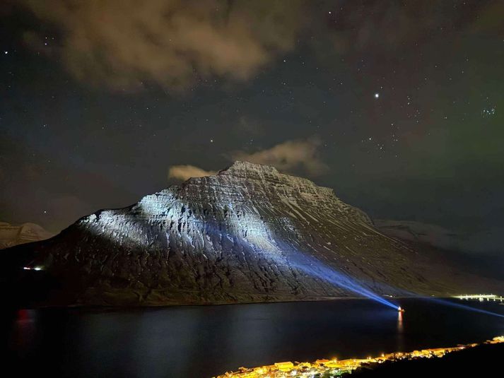 Hólatindur er erfiður uppgöngu. Frá aðferðum í nótt. 