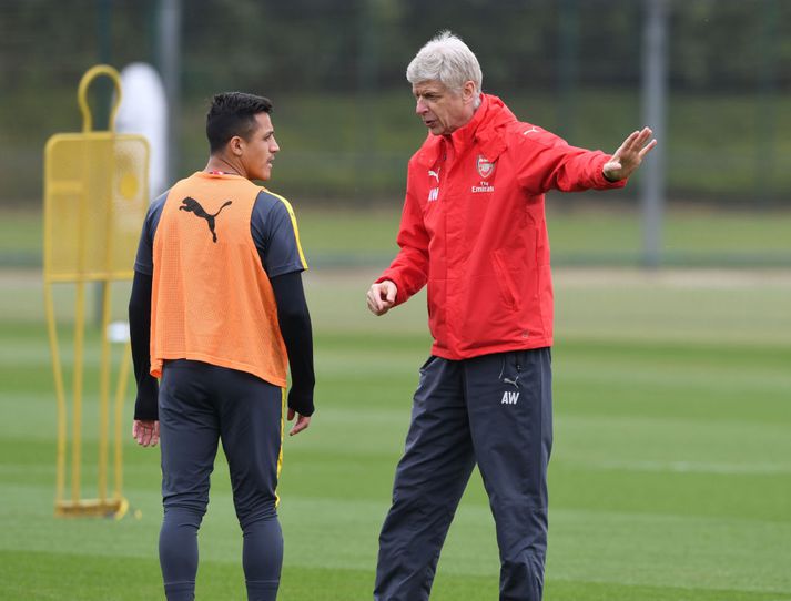 Wenger og Sanchez á æfingu.