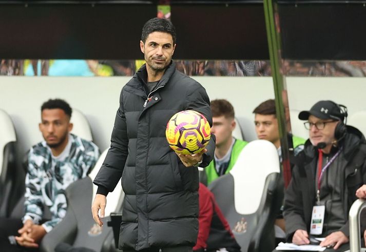 Mikel Arteta hljómaði mun ánægðari með Nike-boltann sem notaður hefur verið í ensku úrvalsdeildinni en nú tekur Puma við.