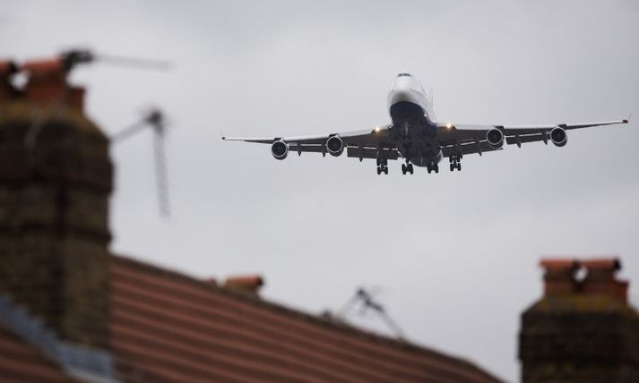 Drónaflug getur reynst varasamt í grennd við flugvelli.