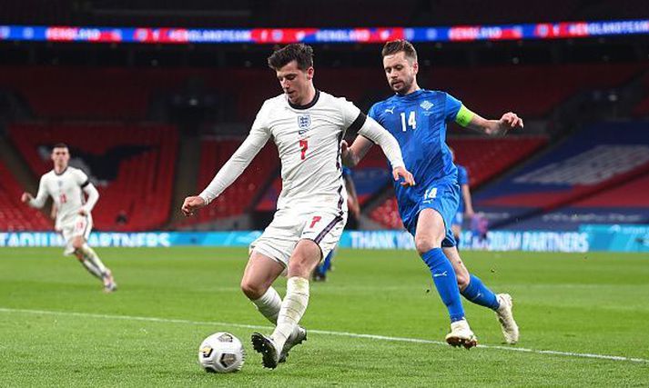 England v Iceland - UEFA Nations League - Group A2 - Wembley Stadium England's Mason Mount (left) and Iceland's Kari Arnason battle for the ball during the UEFA Nations League match at Wembley Stadium, London. (Photo by Neil Hall/PA Images via Getty Images)