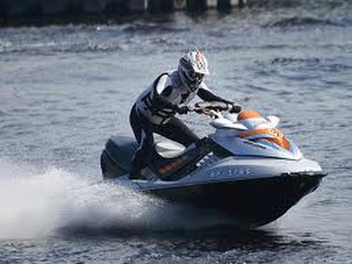 Á maður einhvern tímann von á því að einhver renni sér á Jet Ski yfir veiðistaðinn sem verið er að veiða?