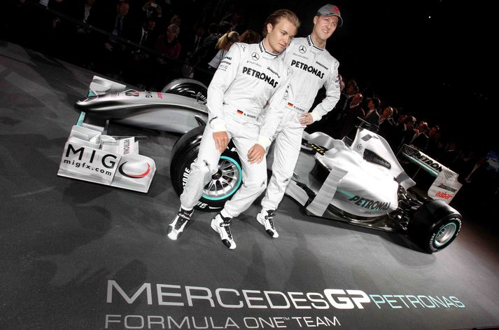 Rosberg og Schumacher á kynningu Mercedes á bílasafninu í Stuttgart í dag.