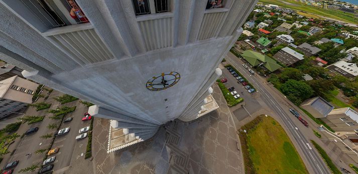 Sjónarhornið frá Hallgrímskirkjuturni er ógnvekjandi.