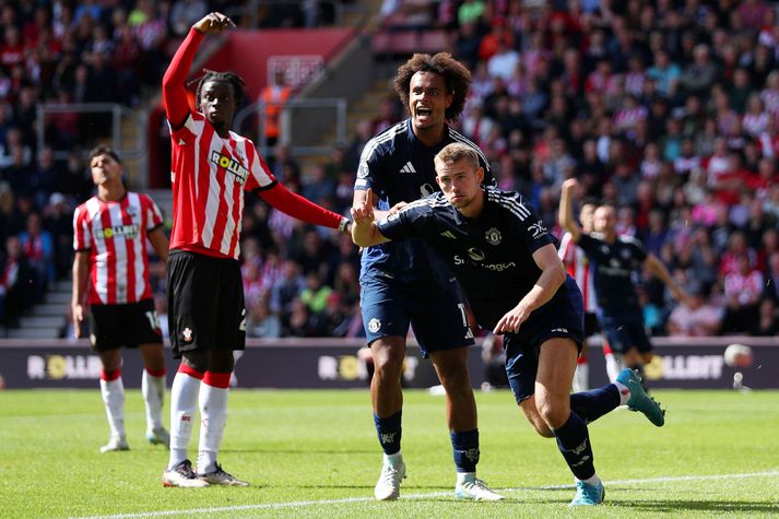 Matthijs de Ligt fagnar marki sínu en hann kom Manchester United í 1-0 í dag.