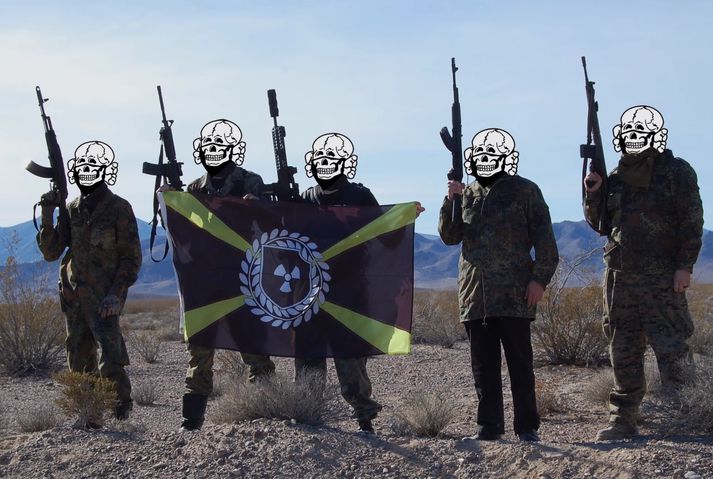 Meðlimir Atomwaffe Division í æfingabúðum í Nevada.