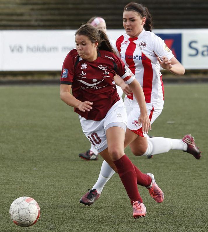 Guðmunda Brynja Óladóttir í leik á móti Þrótti þar sem hún skoraði bæði mörkin í 2-0 sigri. 