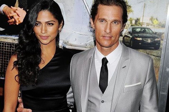 trúlofuð Matthew McConaughey og Camila Alves trúlofuðu sig á jóladag.