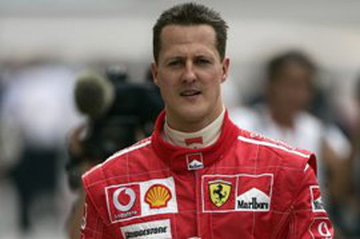 Michael Schumacher byrjar vel í ár og er á ráspól í Barein á morgun