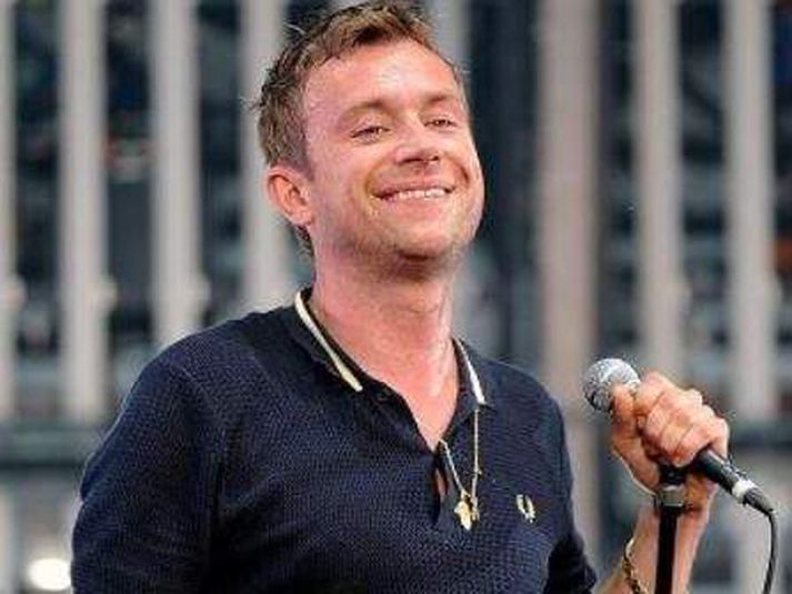 Velheppnuð endurkoma Damon Albarn á endurkomutónleikum Blur í fyrrasumar. Sveitin sendir frá sér smáskífu um helgina og plötufyrirtæki hennar vill fá stóra plötu í kjölfarið.