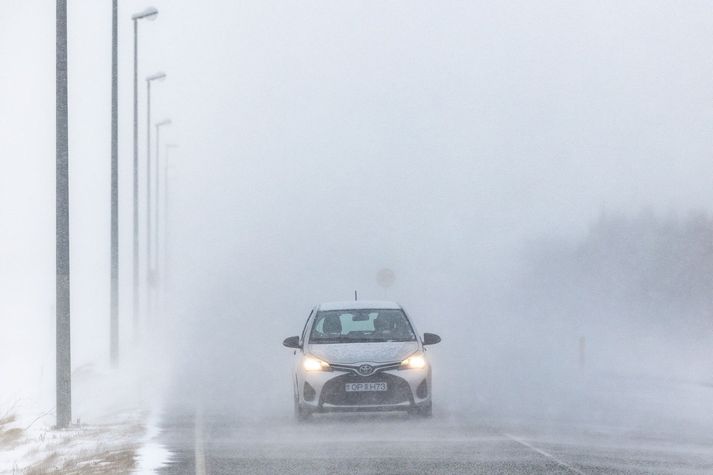 Færð gæti spillst á vegum síðdegis.