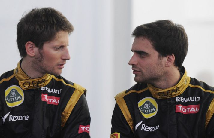 Grosjean ræðir hér við d'Ambrosio sem mun aka Lotus-bíl hins fyrrnefnda um Monza-brautina á Ítalíu.