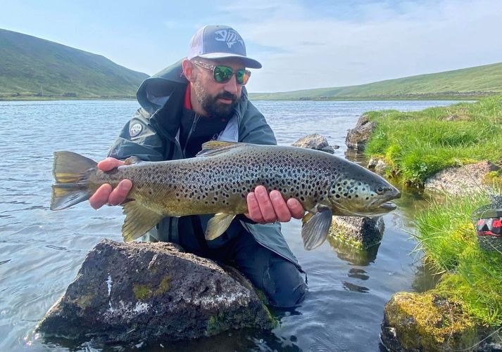 Robert Novak með flottan urriða úr Laxárdalnum