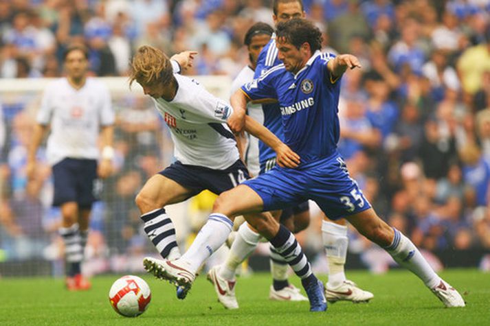 Það var hart barist á Brúnni í dag. Hér eru þeir Luka Modric og Juliano Belletti.