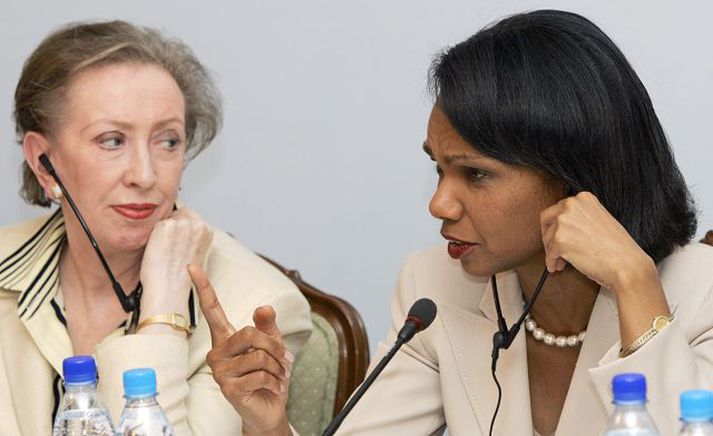 Utanríkisráðherrar Margaret Becker frá Bretlandi og Condoleezza Rice frá Bandaríkjunum í Moskvu.