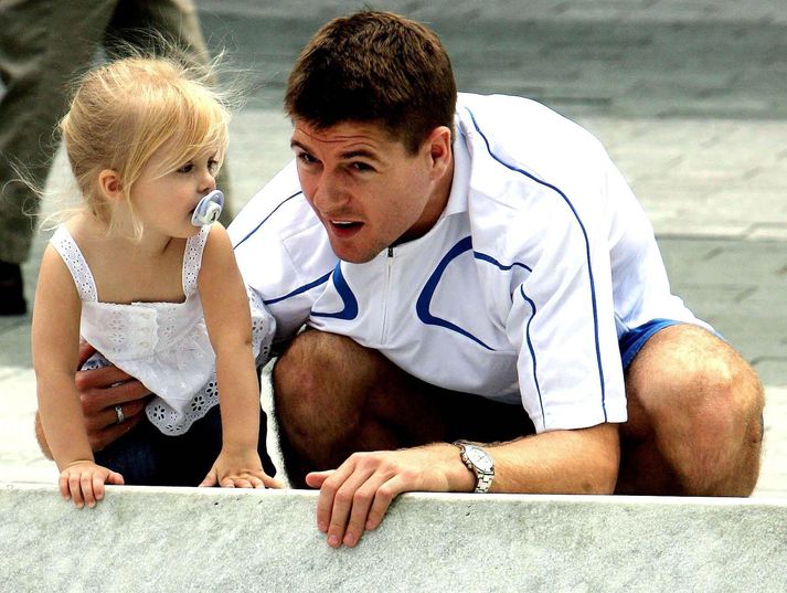 Steven Gerrard með dóttur sinni, Lilly, á HM 2006.