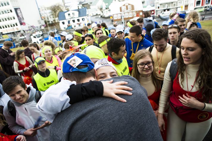 Vænta má að töluvert margir MR-ingar séu á meðal þeirra 311 sem ætla að þreyta prófið. Myndin er frá dimmisjón á dögunum.