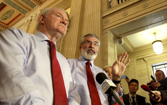 Gerry Adams, leiðtogi Sinn Fein, og Martin McGuinnes varaforsætisráðherra kalla eftir yfirvegaðri umræðu.