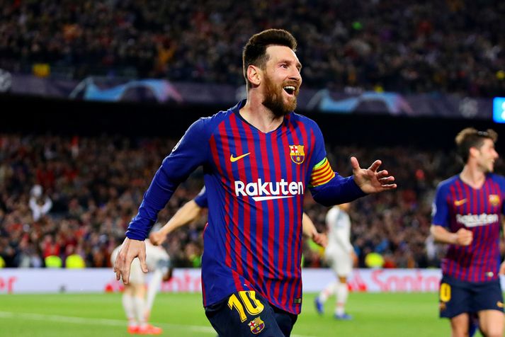 Lionel Messi fagnar marki með Barcelona á þessu tímabli.