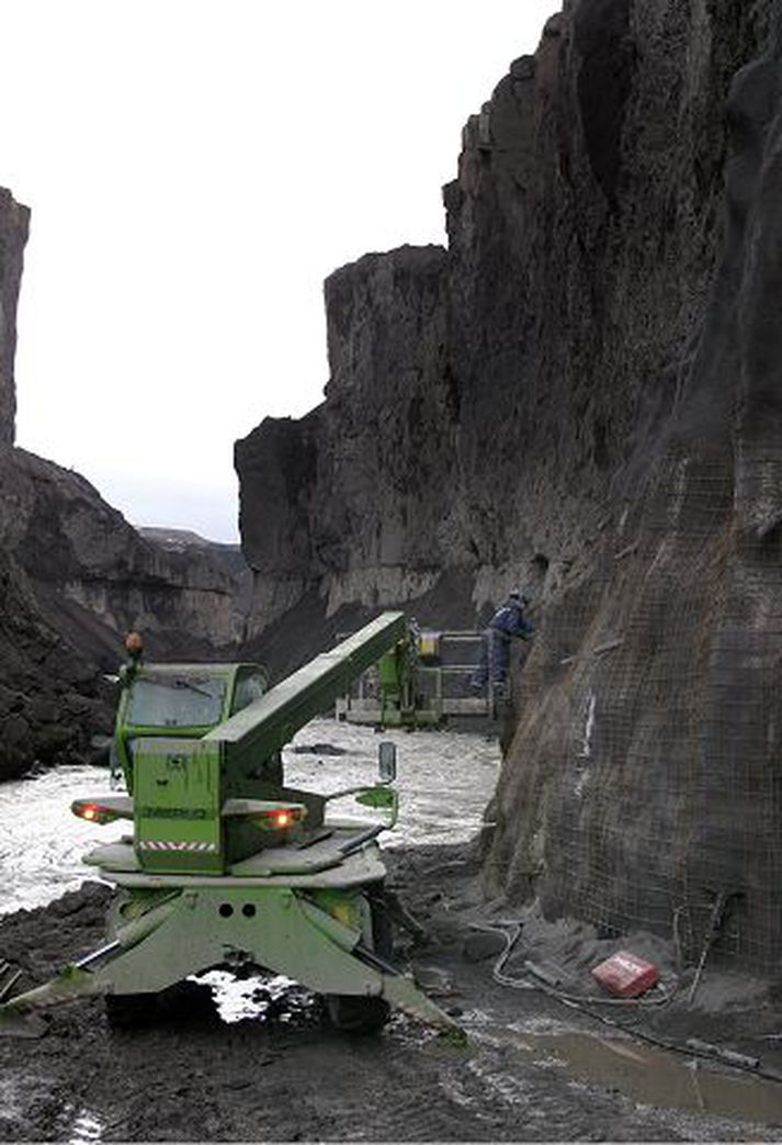 Kárahnjúkasvæðið Sprungusvæðið er nær svæðinu en áður var talið. 